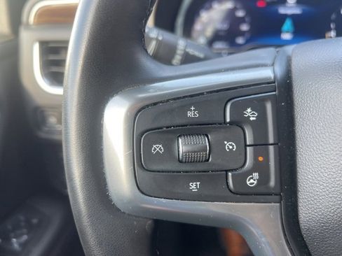 Used 2024 Chevrolet Suburban Premier image 17