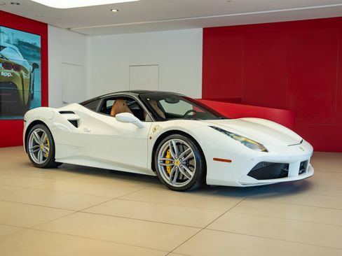 Certified 2016 Ferrari 488 GTB RWD image 1