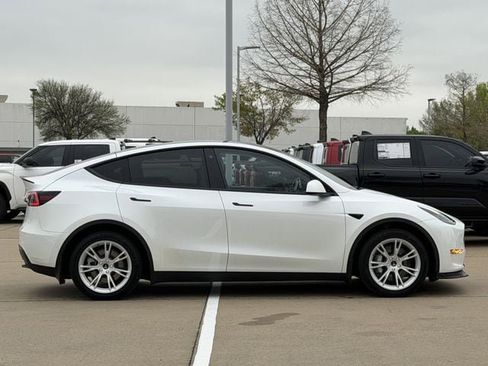 Used 2021 Tesla Model Y Long Range image 3