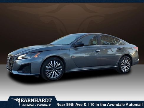 Used 2024 Nissan Altima 2.5 SV image 1