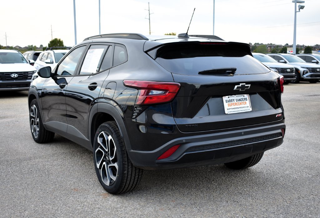 Used 2025 Chevrolet Trax RS w/ Driver Confidence Package FWD image 4