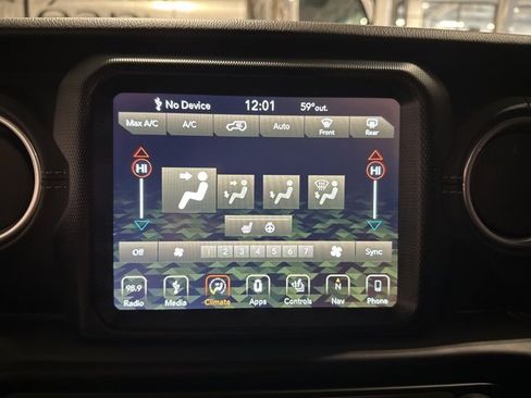 Used 2019 Jeep Wrangler Unlimited Sahara image 21