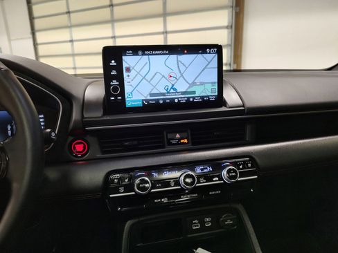 Used 2025 Honda Pilot Black Edition image 6