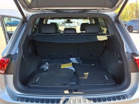 Certified 2024 Volkswagen Tiguan SE R-Line AWD/4WD image 29