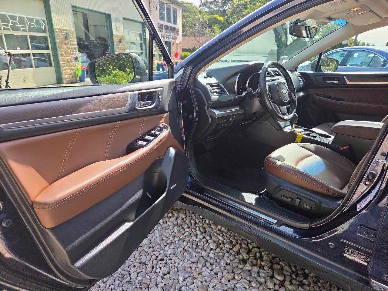 Used 2018 Subaru Outback 3.6R Touring AWD/4WD image 15