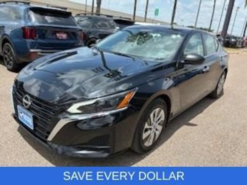 Used 2024 Nissan Altima 2.5 S FWD image 3