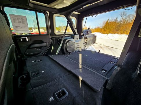 Certified 2021 Jeep Wrangler Unlimited Sahara image 30