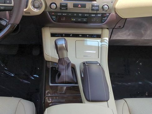 Used 2018 Lexus ES 350 w/ Luxury Package w/Wood Trim FWD image 17