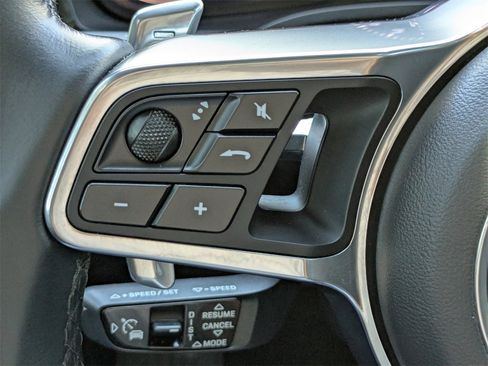 Used 2019 Porsche Cayenne image 28