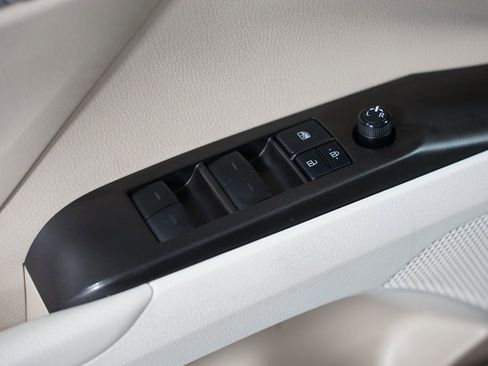 Certified 2022 Toyota Camry LE image 28