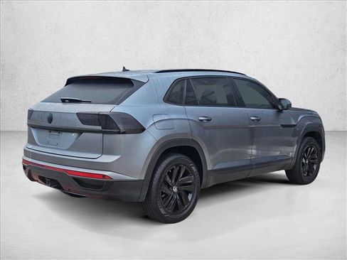 Used 2022 Volkswagen Atlas Cross Sport SE image 5