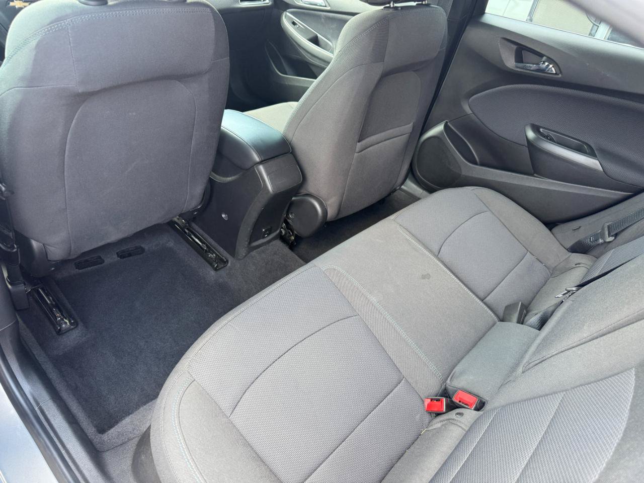 Used 2018 Chevrolet Cruze LT w/ Convenience Package FWD image 30