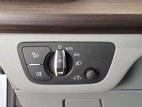 Used 2023 Audi Q5 2.0T Premium w/ Convenience Package image 11