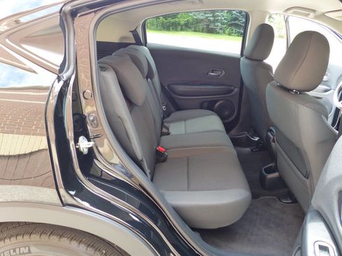 Used 2021 Honda HR-V LX image 37