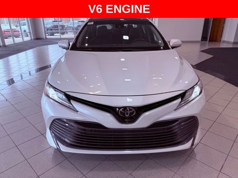 Used 2018 Toyota Camry XLE image 2