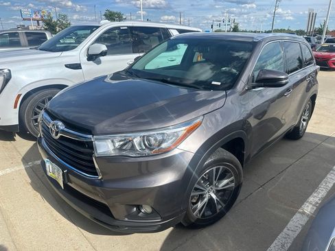 Used 2016 Toyota Highlander XLE AWD/4WD image 6