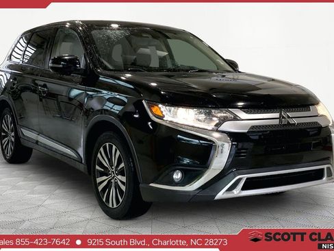 Used 2020 Mitsubishi Outlander SE FWD image 1