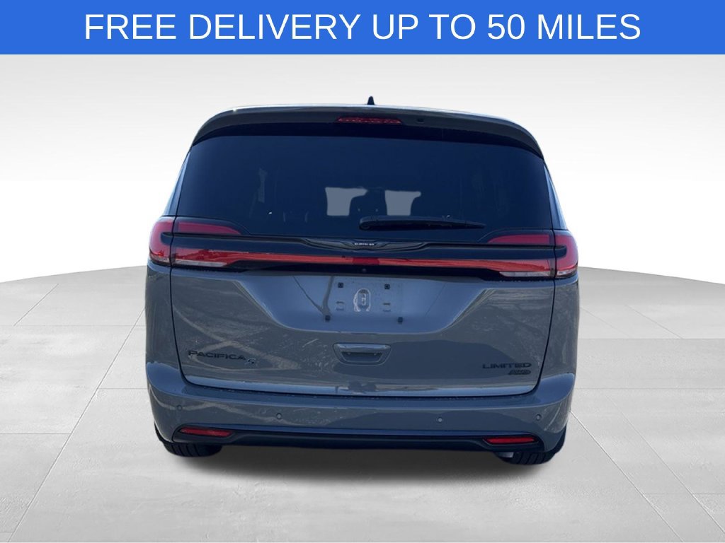 Used 2025 Chrysler Pacifica Limited AWD/4WD image 7