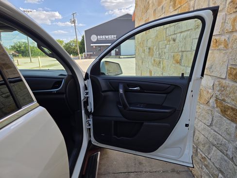 Used 2015 Chevrolet Traverse LTZ FWD image 9