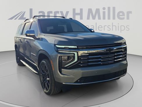 New 2026 Chevrolet Suburban Premier w/ Sun And Tow Package AWD/4WD image 7
