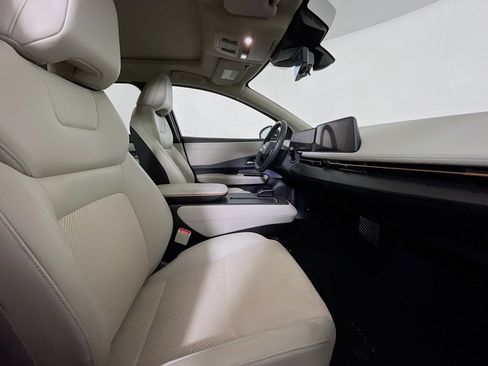 Used 2025 Nissan Ariya FWD image 33