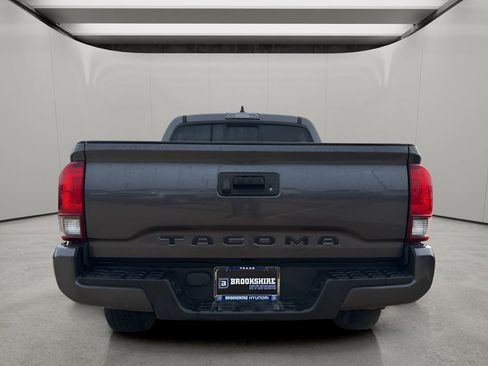 Used 2022 Toyota Tacoma SR w/ SR Convenience Package image 4