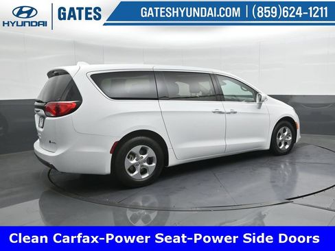Used 2017 Chrysler Pacifica Touring Plus image 2