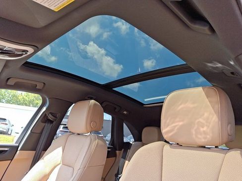 Used 2024 Porsche Macan image 17