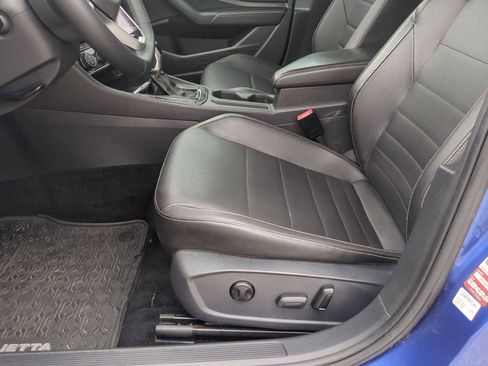 Used 2022 Volkswagen Jetta SE image 18