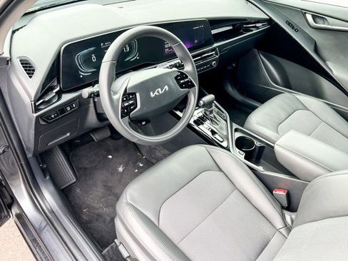 Used 2024 Kia Niro EX image 11