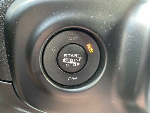 Used 2021 Jeep Wrangler Unlimited Sahara w/ Dual Top Group AWD/4WD image 40