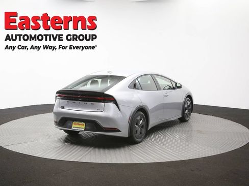 Used 2025 Toyota Prius LE FWD image 38