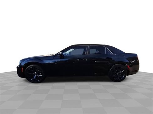 Used 2020 Chrysler 300 Touring w/ Sport Appearance Package image 5