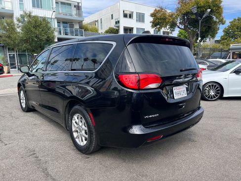 Used 2023 Chrysler Voyager LX FWD image 10