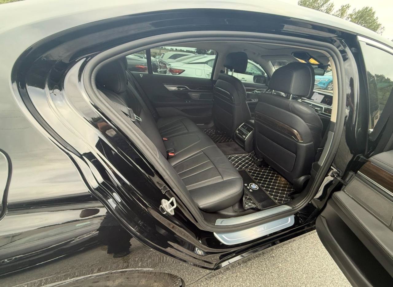 Used 2016 BMW 740i RWD image 13