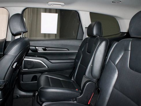 Used 2025 Kia Telluride S AWD/4WD image 23