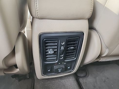 Used 2012 Jeep Grand Cherokee Overland AWD/4WD image 33