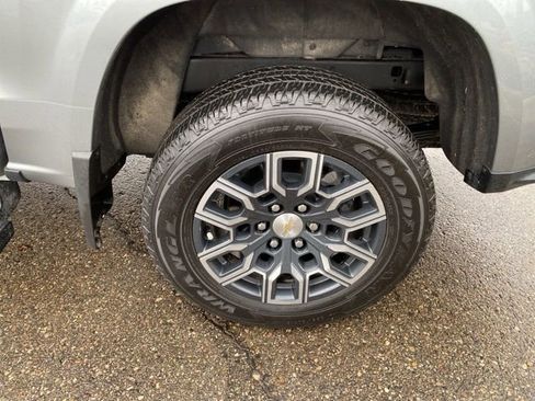 Used 2023 Chevrolet Colorado LT image 12