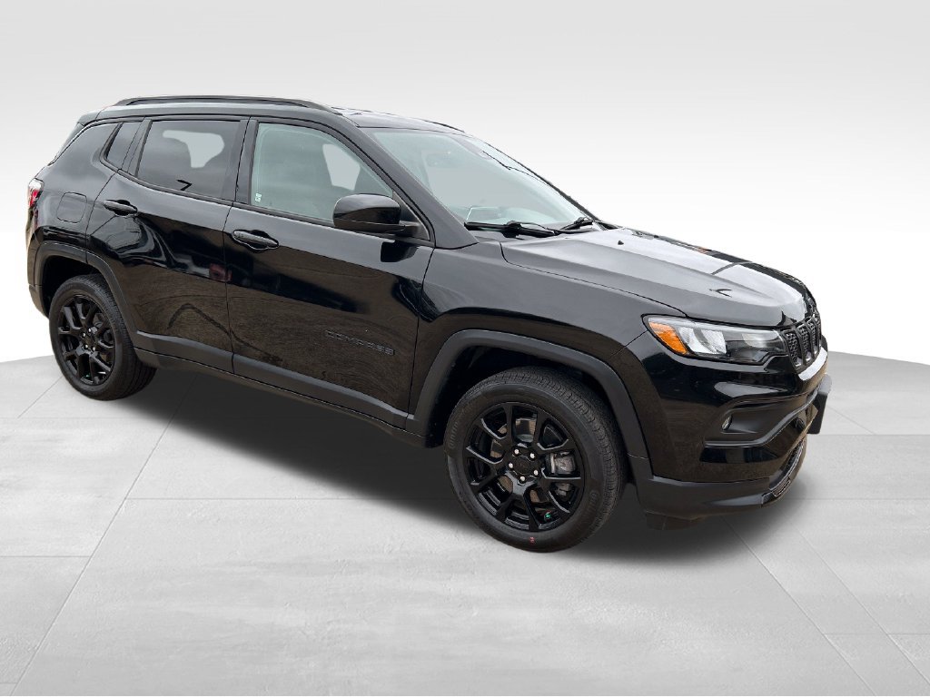 Used 2024 Jeep Compass Latitude w/ Convenience Group AWD/4WD image 8