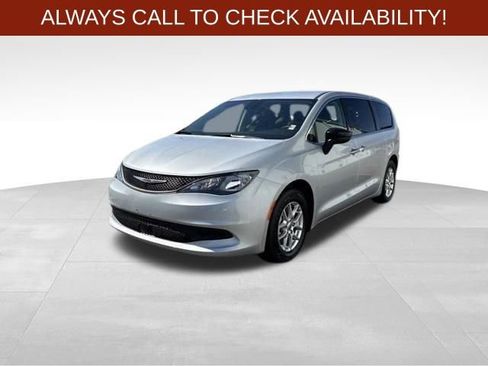 Used 2024 Chrysler Voyager LX FWD image 3