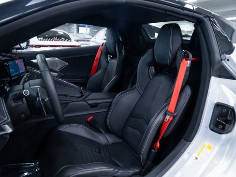 Used 2021 Chevrolet Corvette Stingray Preferred Conv w/ Z51 Performance Package RWD image 17