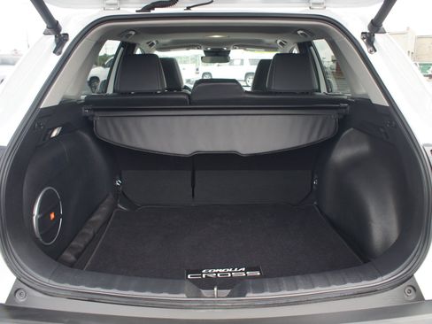 Used 2023 Toyota Corolla Cross XLE w/ Convenience Package FWD image 17