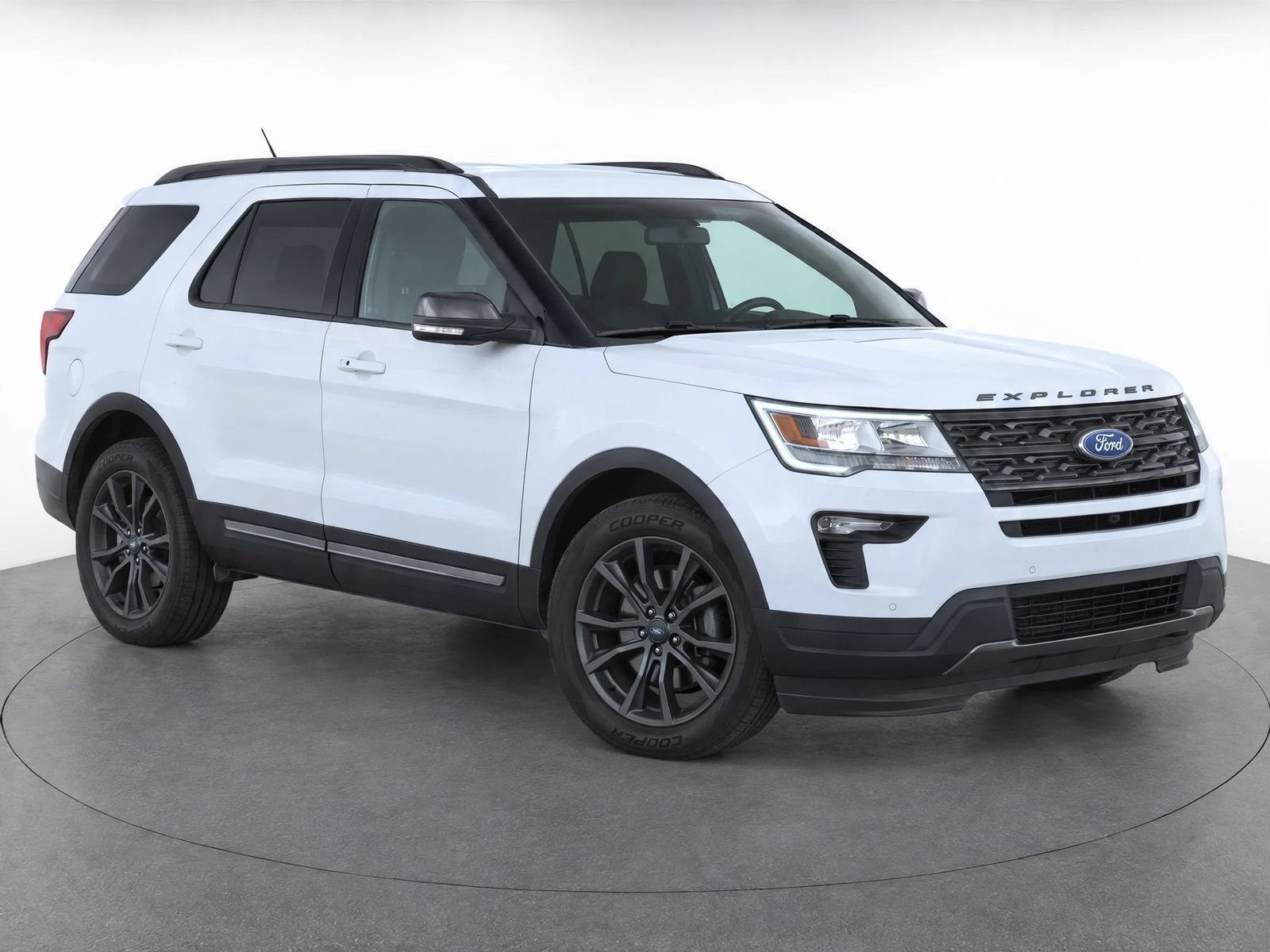 Used 2018 Ford Explorer XLT w/ Equipment Group 202A FWD image 1