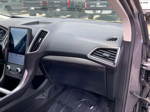 Used 2024 Ford Edge SEL image 18