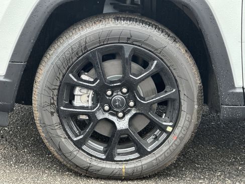 New 2026 Jeep Compass Latitude image 24