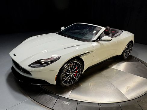 Used 2023 Aston Martin DB11 Volante RWD image 13
