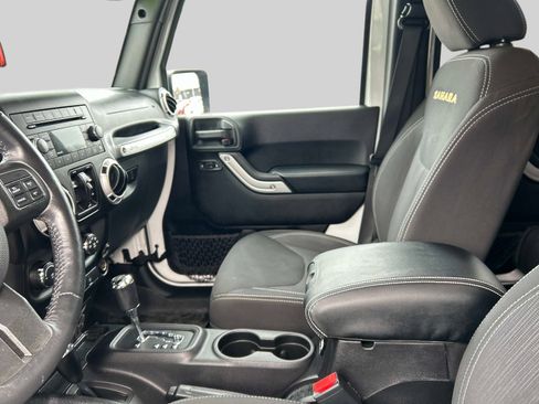 Used 2015 Jeep Wrangler Unlimited Sahara w/ Connectivity Group image 21