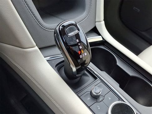 Used 2024 Cadillac XT6 Premium Luxury w/ Technology Package image 16