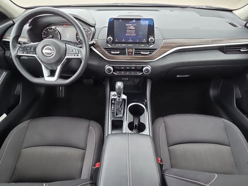 Used 2024 Nissan Altima 2.5 SV FWD image 13