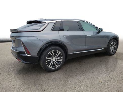Used 2023 Cadillac Lyriq AWD image 4